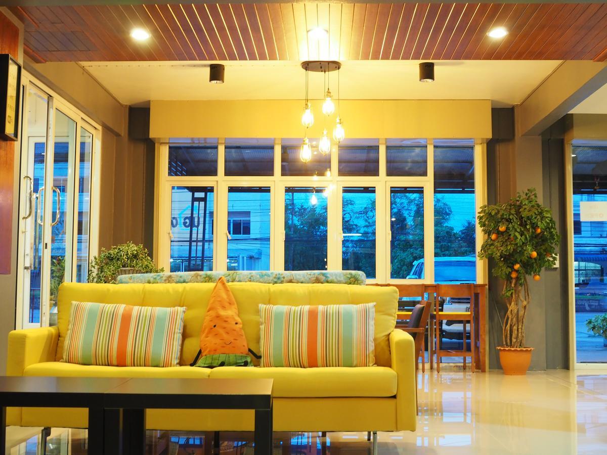 Auberge de jeunesse A Nighttime à Krabi town Extérieur photo