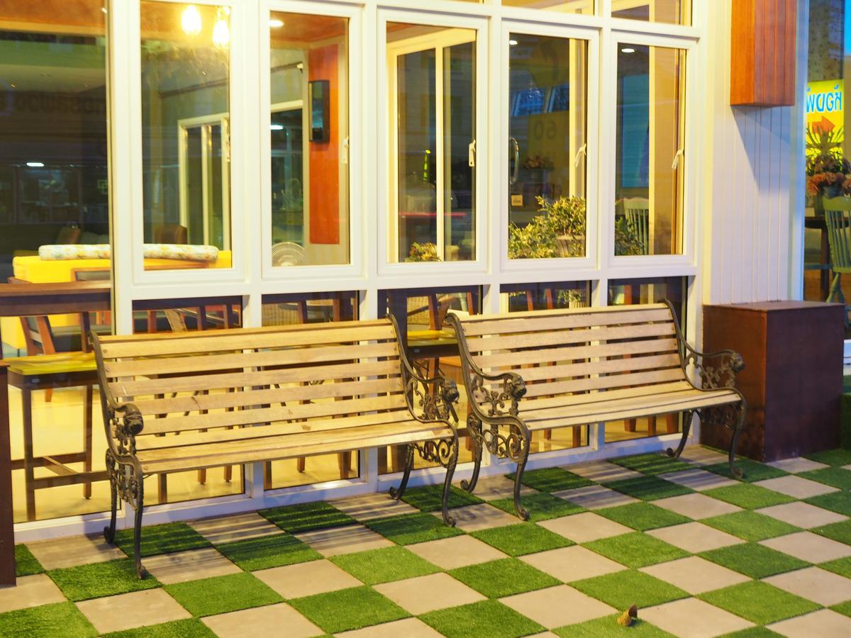 Auberge de jeunesse A Nighttime à Krabi town Extérieur photo