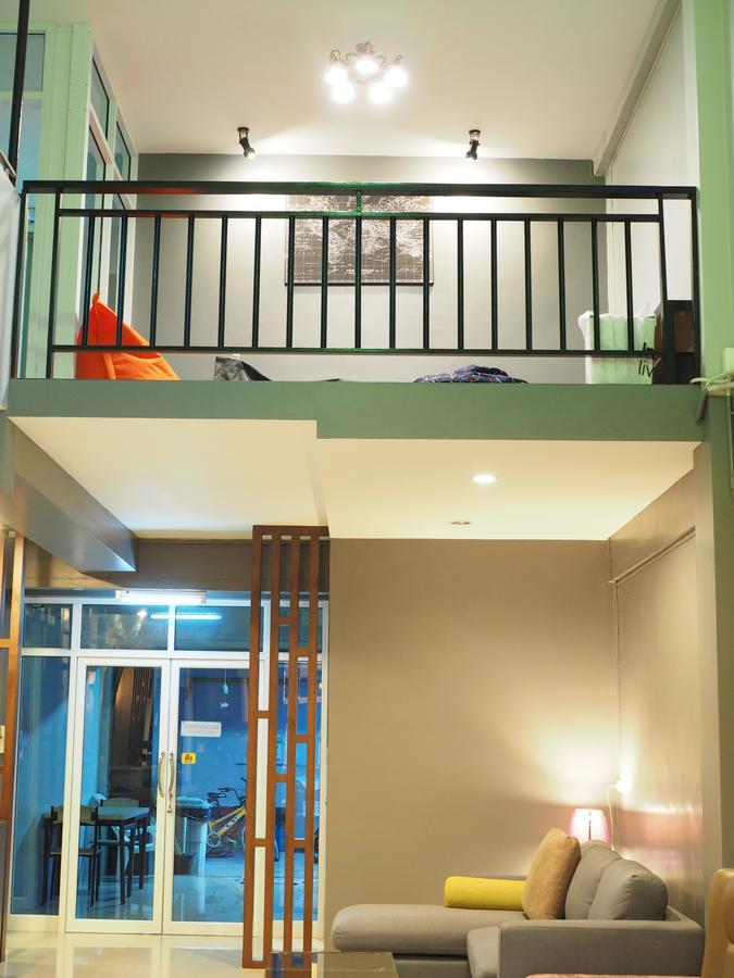 Auberge de jeunesse A Nighttime à Krabi town Extérieur photo