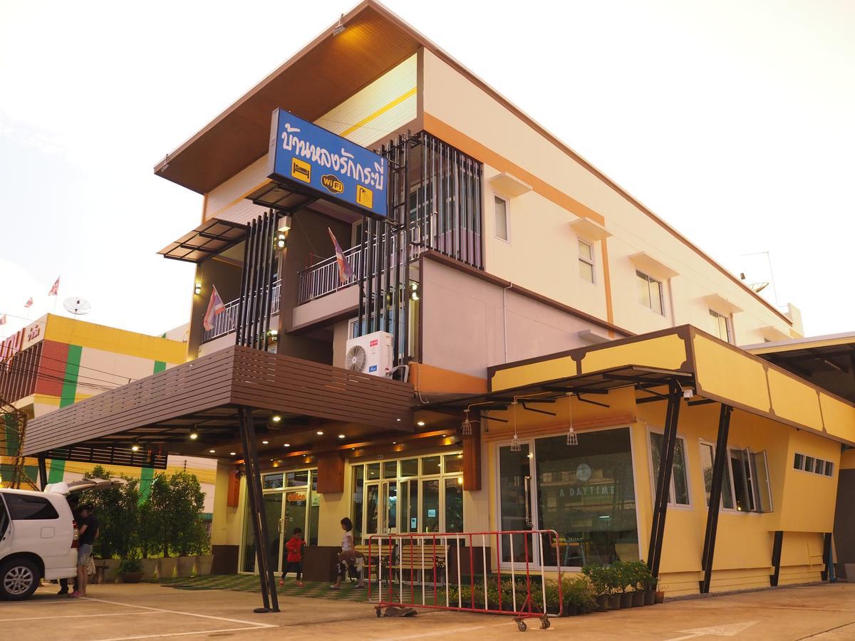 Auberge de jeunesse A Nighttime à Krabi town Extérieur photo